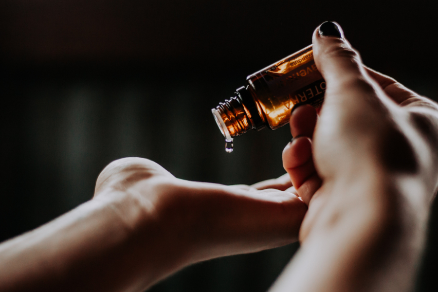 como hacer crecer las uñas, usar aceites naturales
