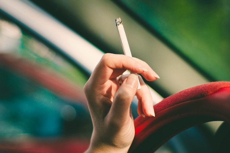 como hacer crecer las uñas, evita fumar
