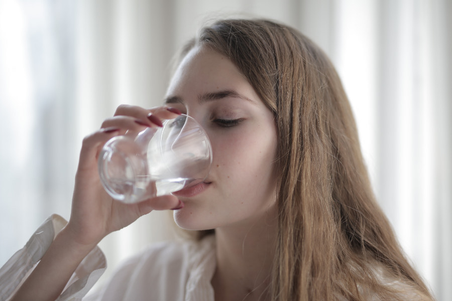 cuidados para la piel, beber agua