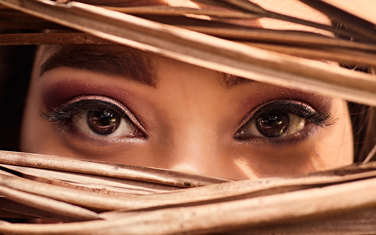 maquillaje natural para morenas ojos